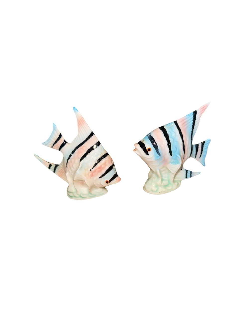Pretty vintage angel fish salt and pepper shakers